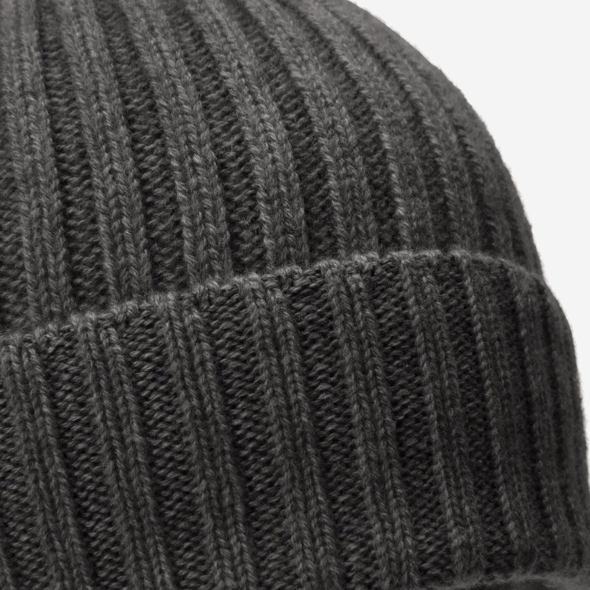 Milano (dark grey) - Italian 100% cashmere ribbed beanie (unisex) - Glamourous Grace