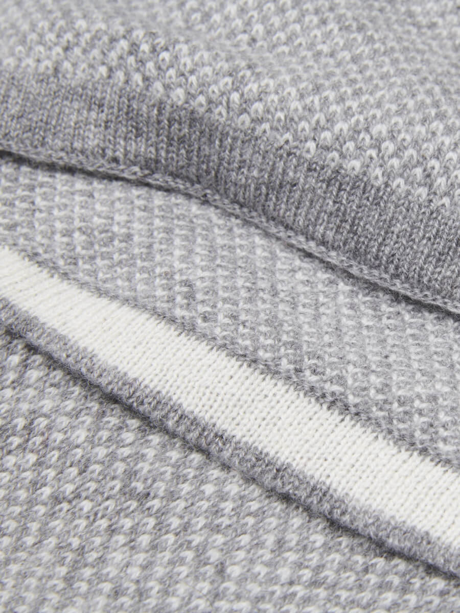 Riccardo (grey & white) - Italian 100% cashmere scarf with pattern - Glamourous Grace