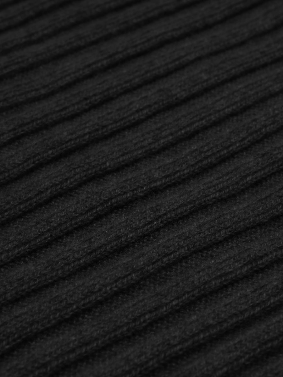 Napoli (black) - Italian 100% cashmere ribbed scarf (unisex) - Glamourous Grace