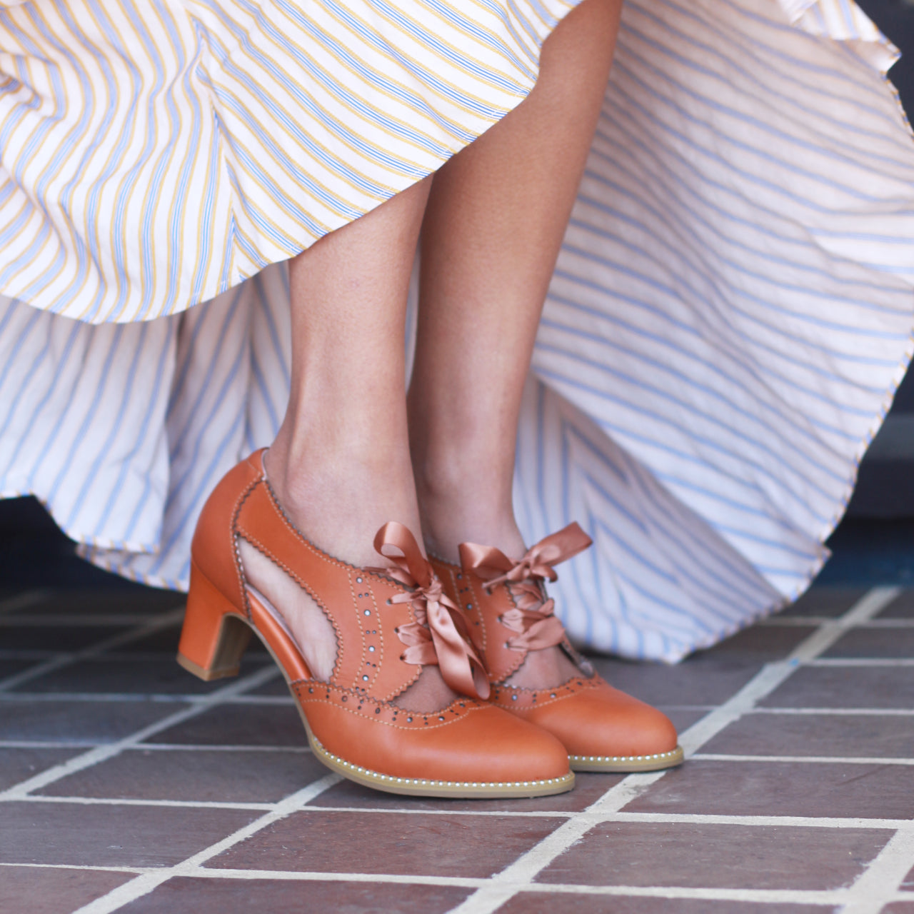 Donna Vintage Lace-Up Heels - Glamourous Grace