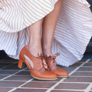Donna Vintage Lace-Up Heels - Glamourous Grace