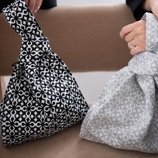 The Black Solitaire Handbag - Glamourous Grace