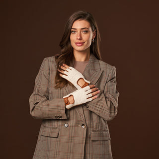 Daniella (cognac) - Hand-sewn Italian crochet driving gloves from lambskin leather - Glamourous Grace