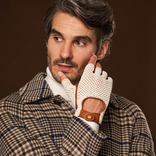 Dario (cognac) - Hand-sewn Italian crochet driving gloves from lambskin leather - Glamourous Grace
