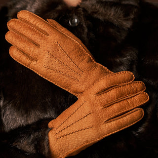 Donatella (brown) – Luxurious Italian peccary leather gloves with cashmere lining - Glamourous Grace