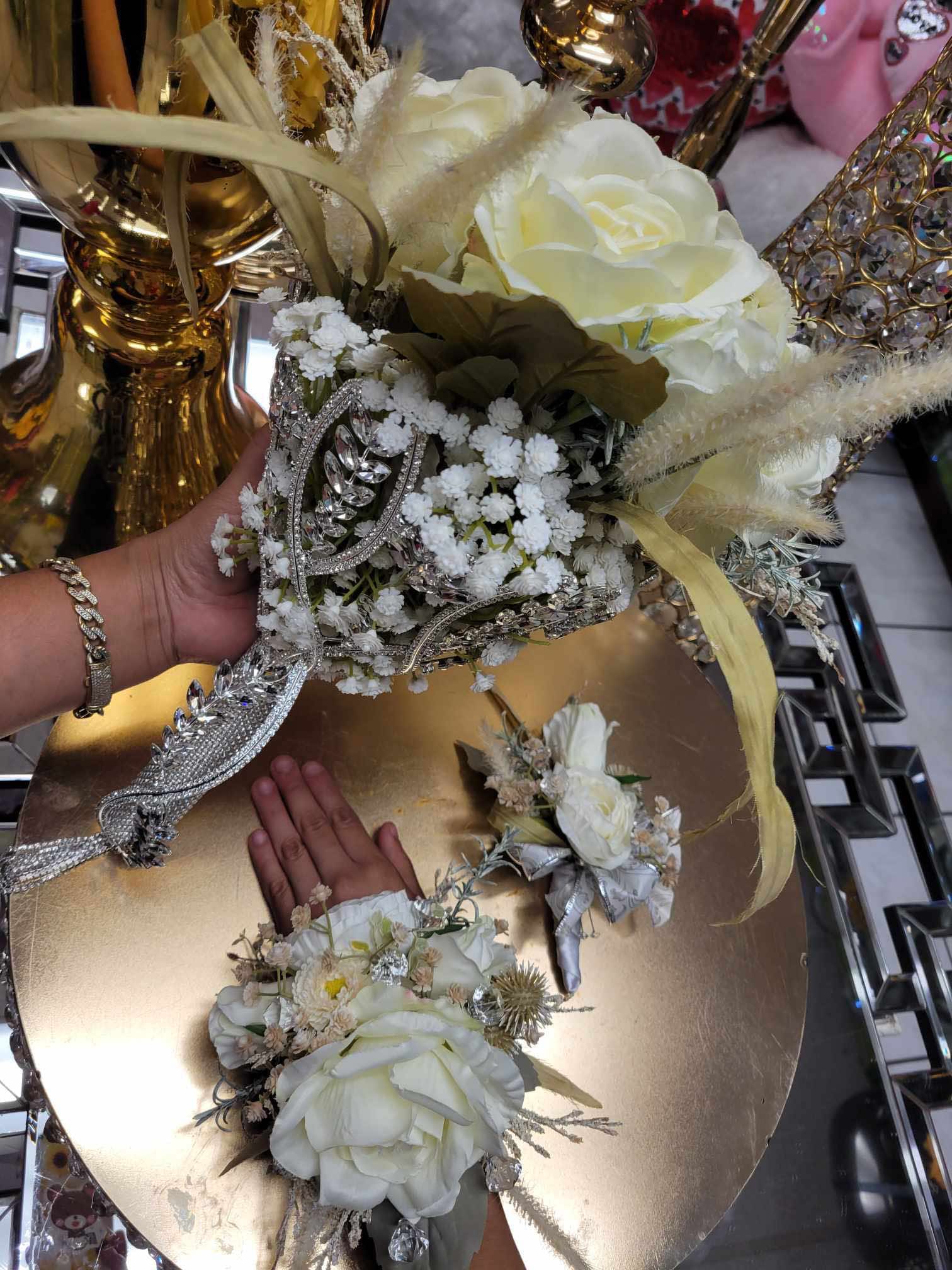 Bride Bouquet Holder, Wedding Accessories - Glamourous Grace