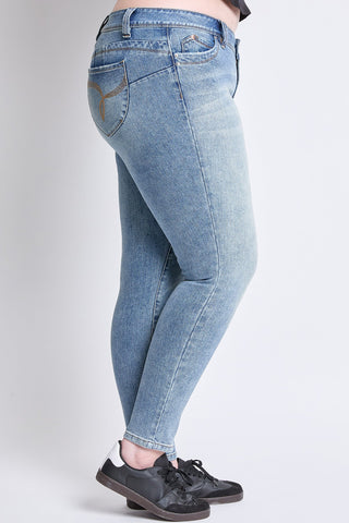 Women's Plus WannaBettaButt Mid Rise Embroidered Skinny Jean