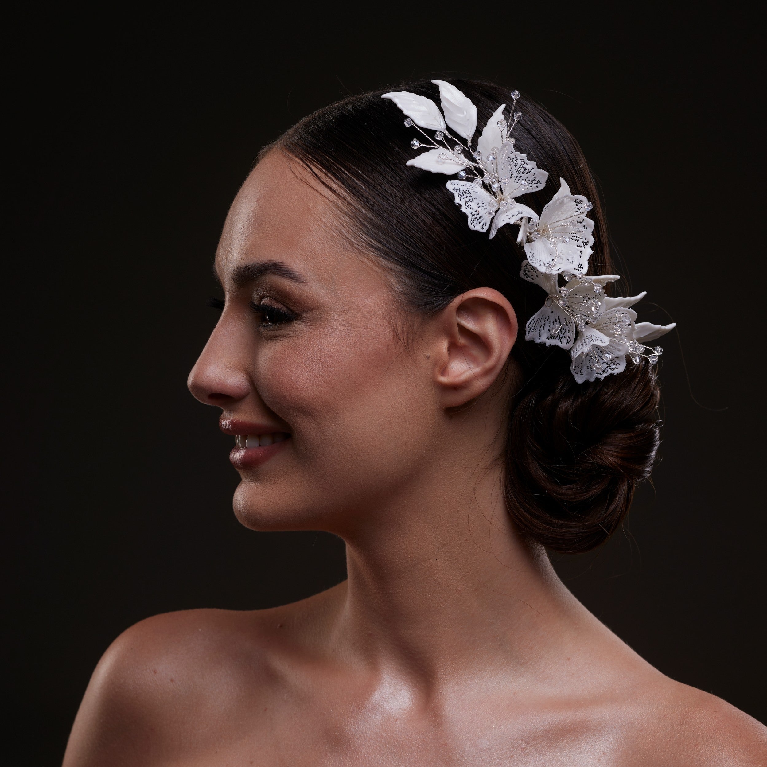 Elegant White Flower & Bead Bridal Hair Comb - Glamourous Grace