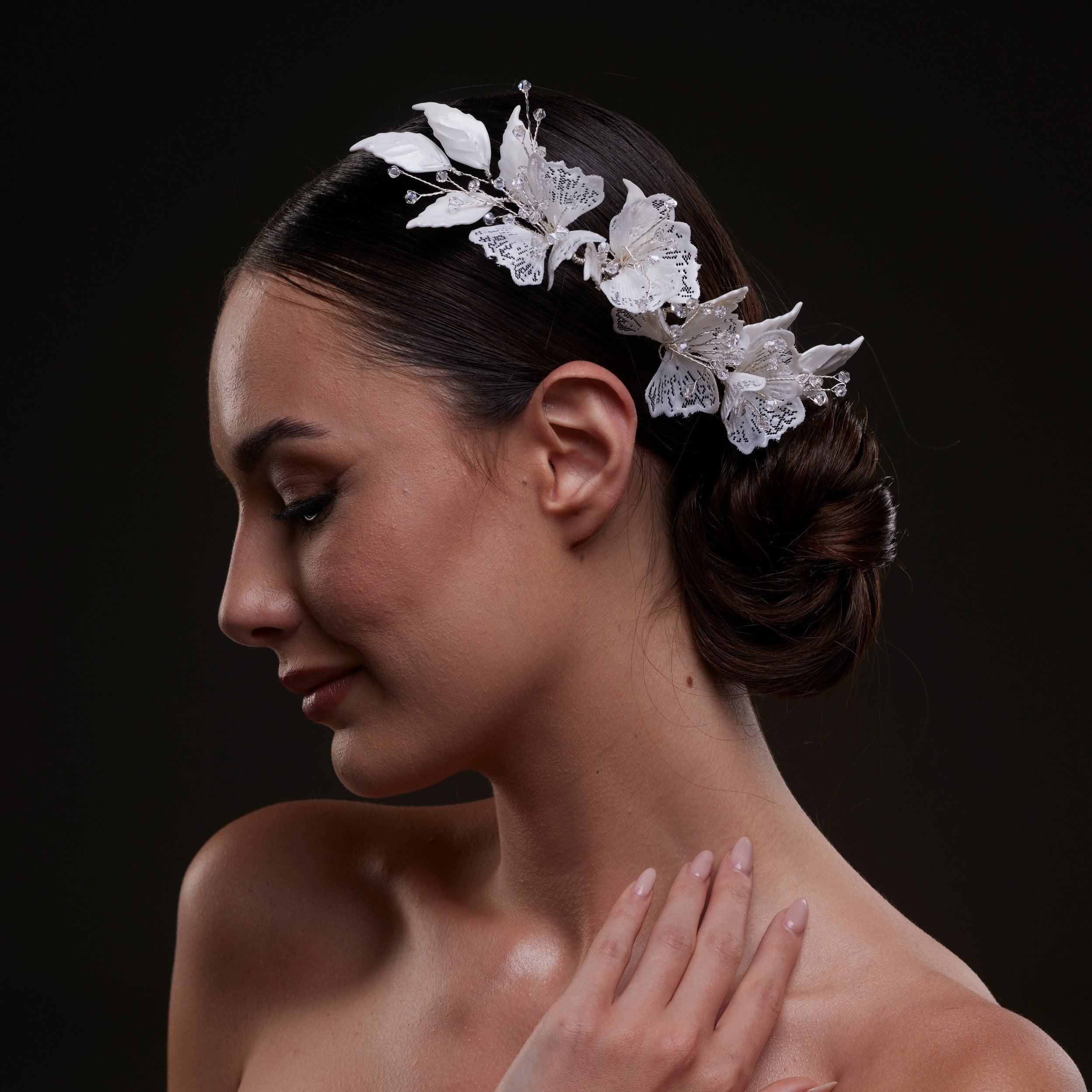 Elegant White Flower & Bead Bridal Hair Comb - Glamourous Grace