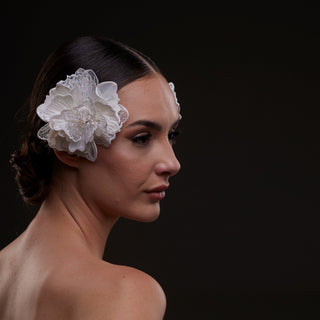 Elegant White Flower Bridal Hair Comb - Glamourous Grace
