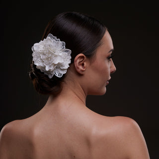 Elegant White Flower Bridal Hair Comb - Glamourous Grace