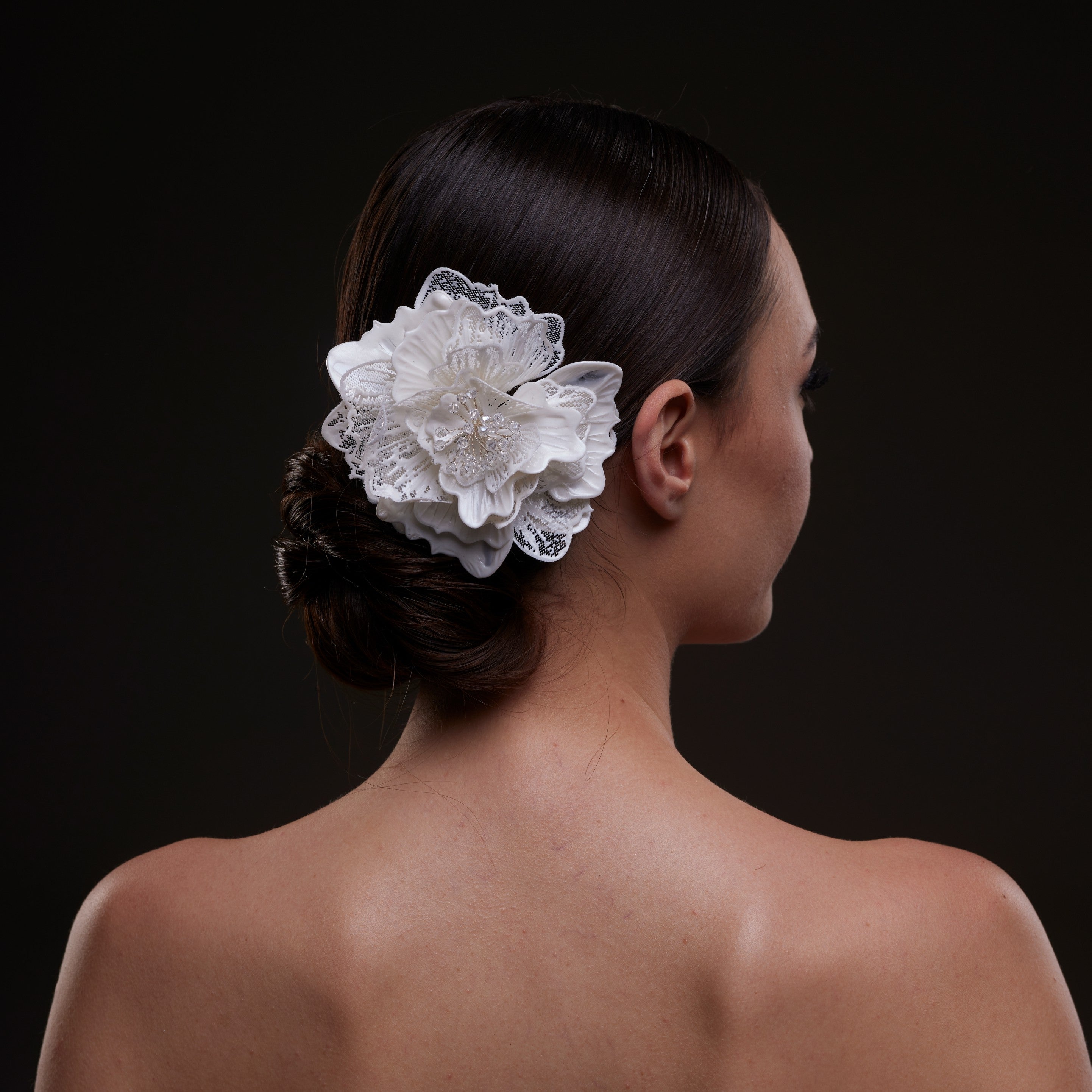 Elegant White Flower Bridal Hair Comb - Glamourous Grace