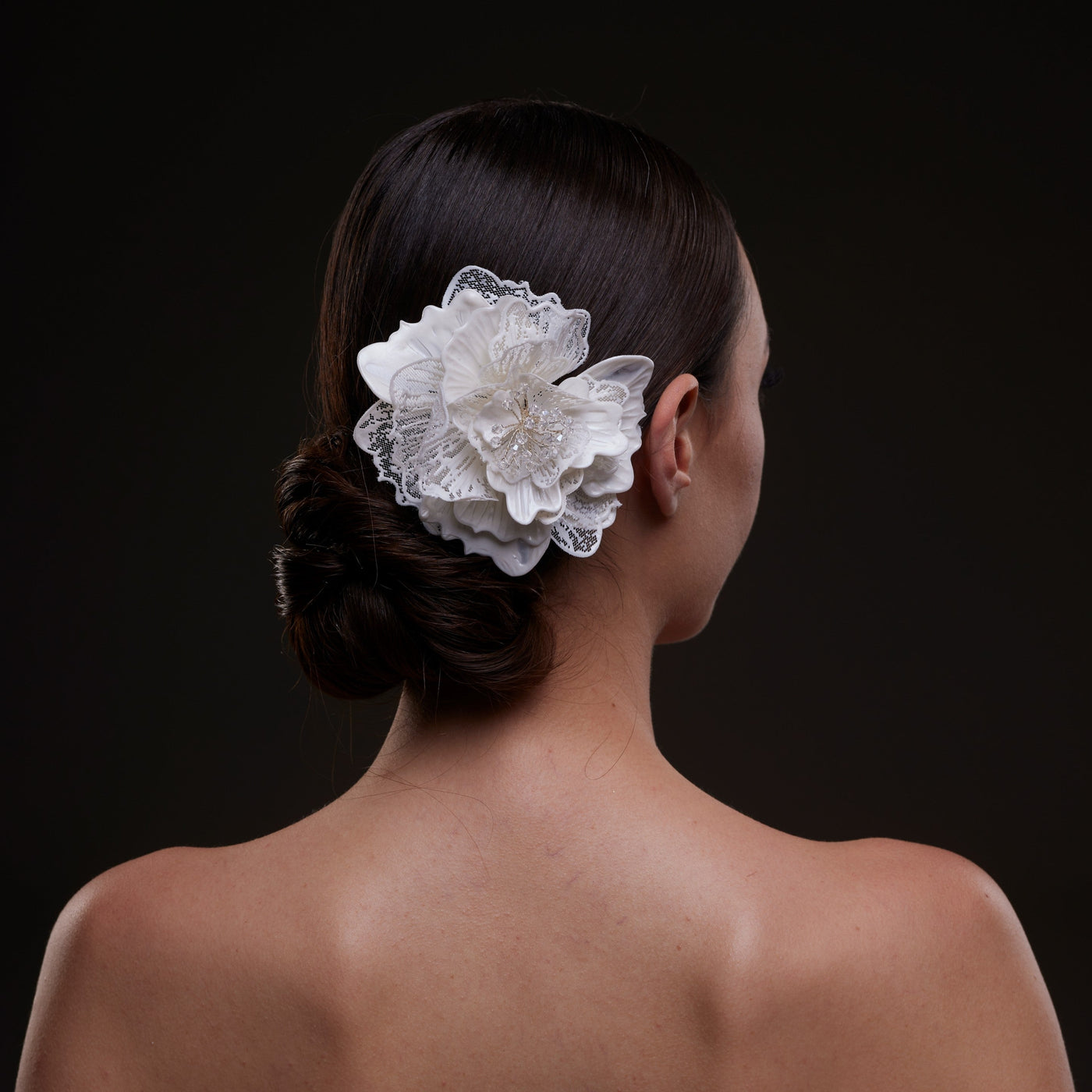 Elegant White Flower Bridal Hair Comb - Glamourous Grace
