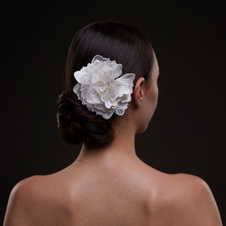 Elegant White Flower Bridal Hair Comb - Glamourous Grace