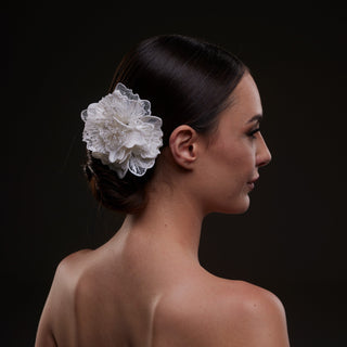 Elegant White Flower Bridal Hair Comb - Glamourous Grace