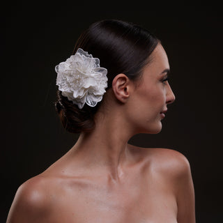 Elegant White Flower Bridal Hair Comb - Glamourous Grace