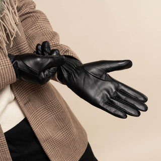 Elijah (black) – Timeless sheepskin leather gloves with luxurious cashmere lining & touchscreen capability - Glamourous Grace