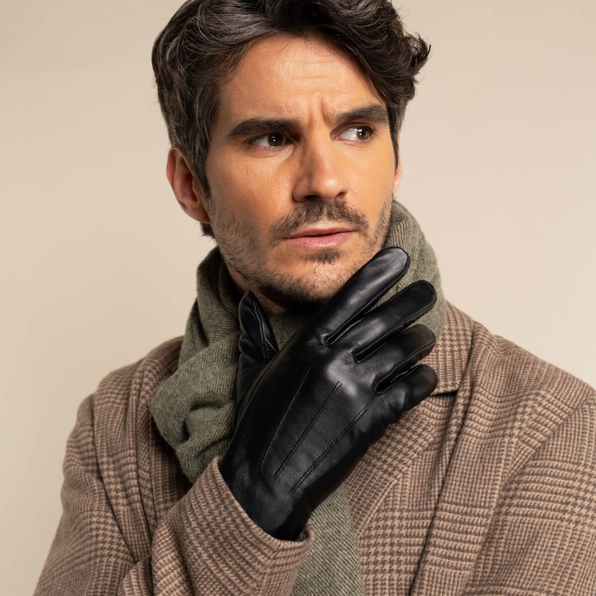 Elijah (black) – Timeless sheepskin leather gloves with luxurious cashmere lining & touchscreen capability - Glamourous Grace
