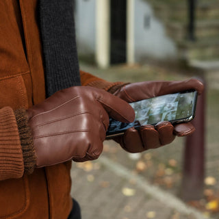Elijah (brown) – Timeless sheepskin leather gloves with luxurious cashmere lining & touchscreen capability - Glamourous Grace