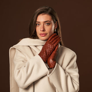 Emilia (brown) - Classic Italian lambskin leather gloves with cashmere lining and checkered pattern - Glamourous Grace