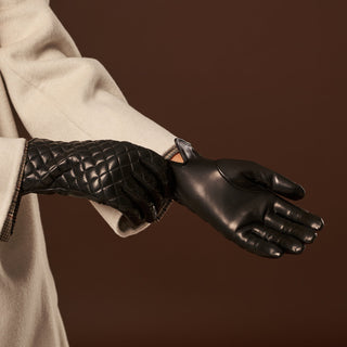 Emilia (black) - Classic Italian lambskin leather gloves with cashmere lining and checkered pattern - Glamourous Grace