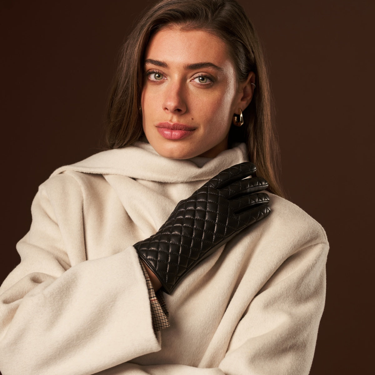Emilia (black) - Classic Italian lambskin leather gloves with cashmere lining and checkered pattern - Glamourous Grace