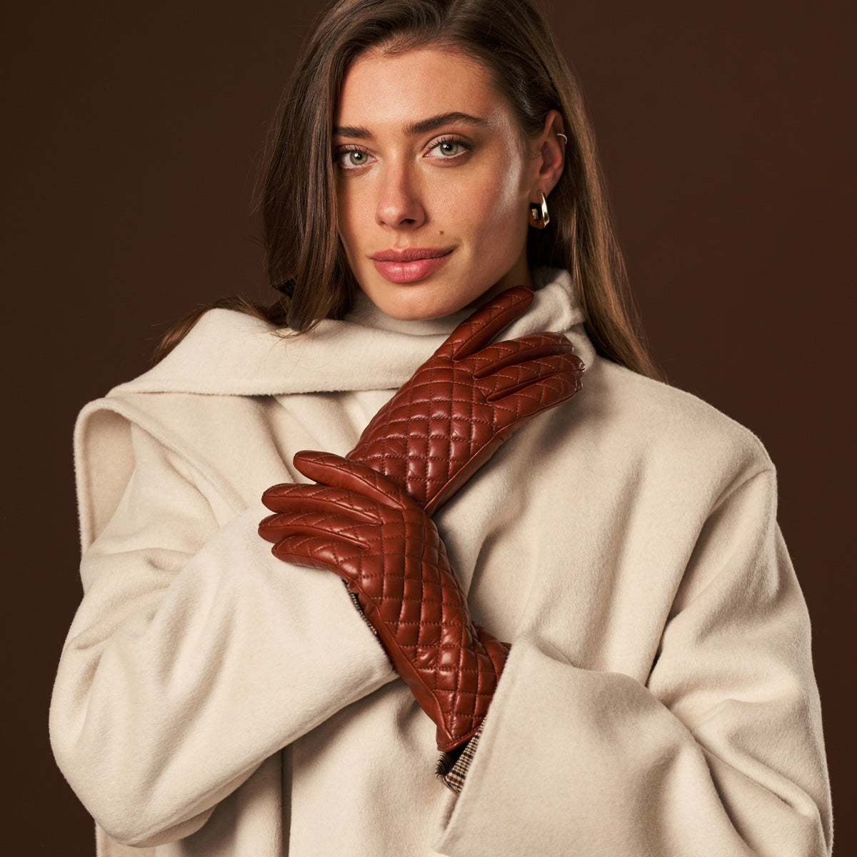 Emilia (brown) - Classic Italian lambskin leather gloves with cashmere lining and checkered pattern - Glamourous Grace