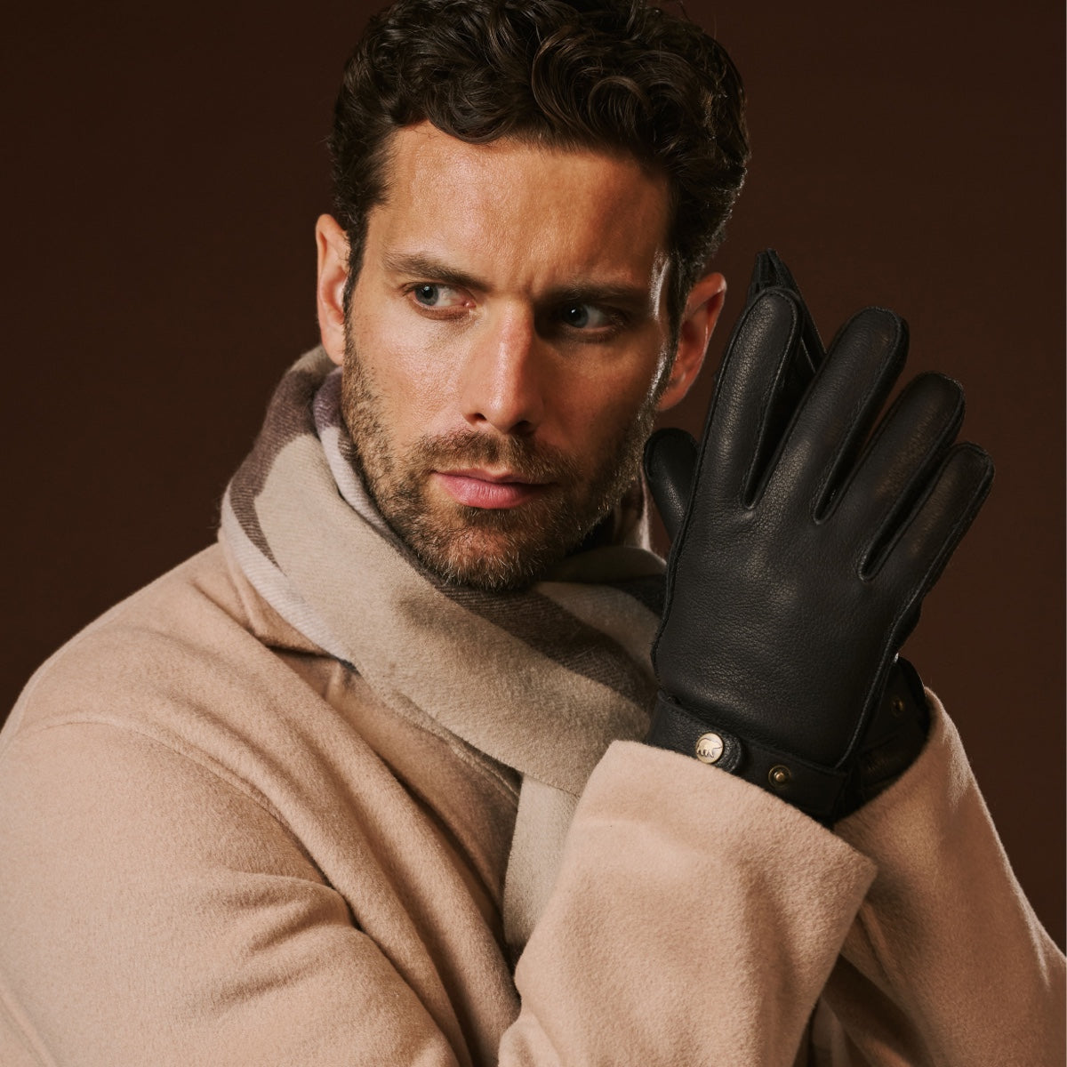 Emilio (black) – Luxurious deerskin gloves with cashmere lining and adjustable snap button - Glamourous Grace