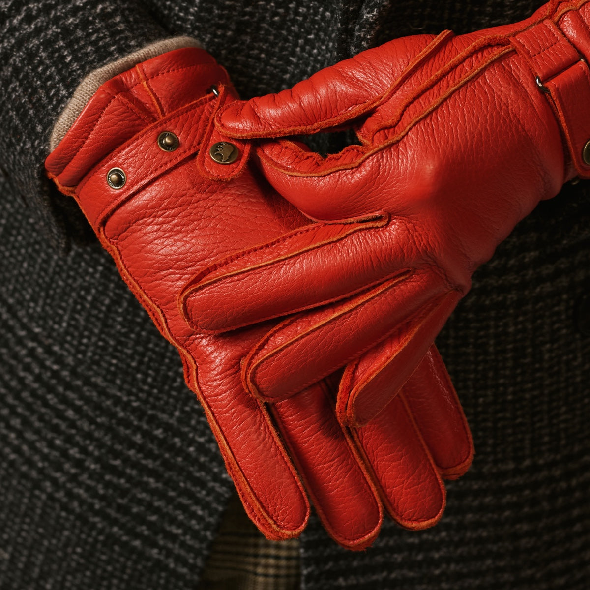 Emilio (orange) – Luxurious Italian deerskin gloves with cashmere lining and adjustable snap button - Glamourous Grace