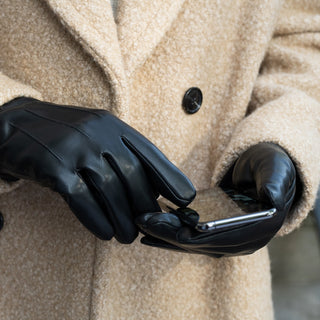 Ethan (black) – Vegan leather gloves with warm fleece lining & touchscreen feature - Glamourous Grace