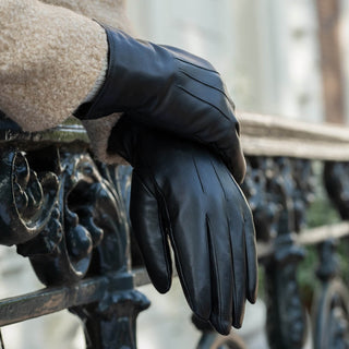 Ethan (black) – Vegan leather gloves with warm fleece lining & touchscreen feature - Glamourous Grace