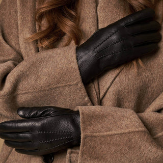 Evelyn (black) - Goatskin leather gloves with soft lambswool lining and touchscreen feature - Glamourous Grace