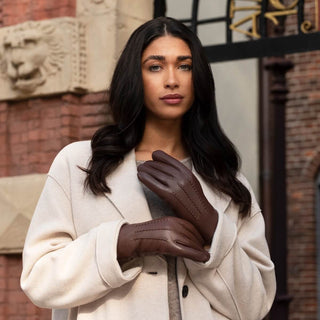 Evelyn (brown) - Goatskin leather gloves with soft lambswool lining and touchscreen feature - Glamourous Grace