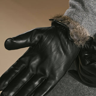 Ezra (black) - Lambskin leather gloves with warm rabbit fur lining and touchscreen feature - Glamourous Grace