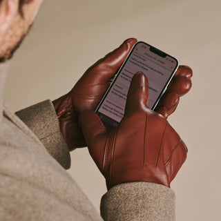 Ezra (brown) - Lambskin leather gloves with warm rabbit fur lining and touchscreen feature - Glamourous Grace