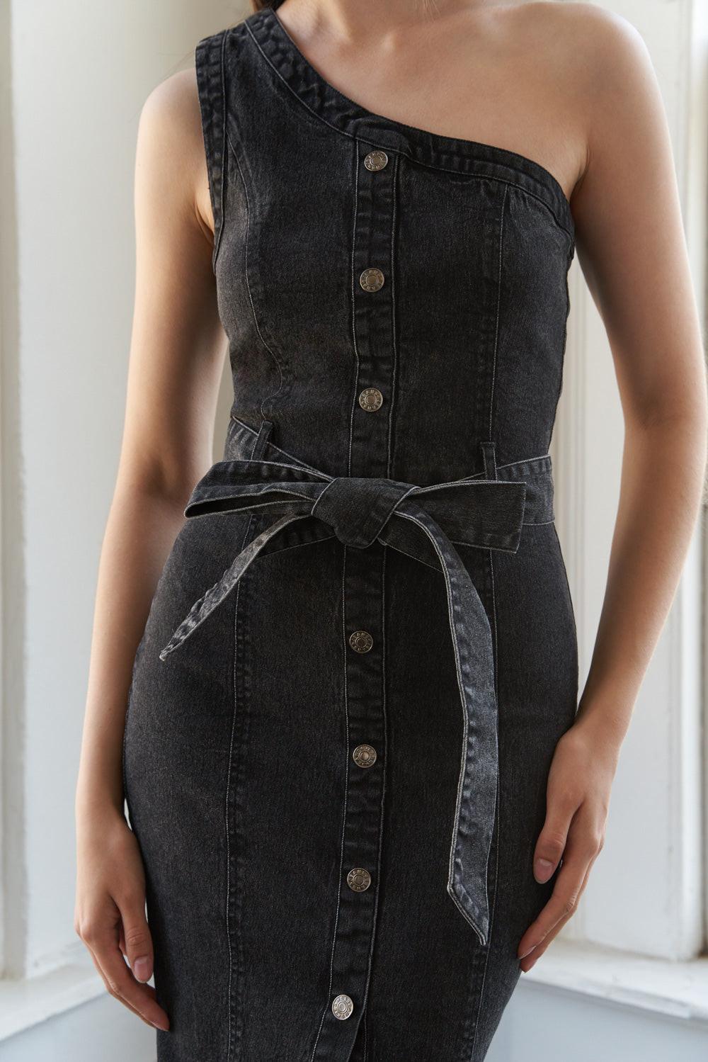 SOMEWHERE UP ABOVE DENIM MIDI DRESS - Glamourous Grace