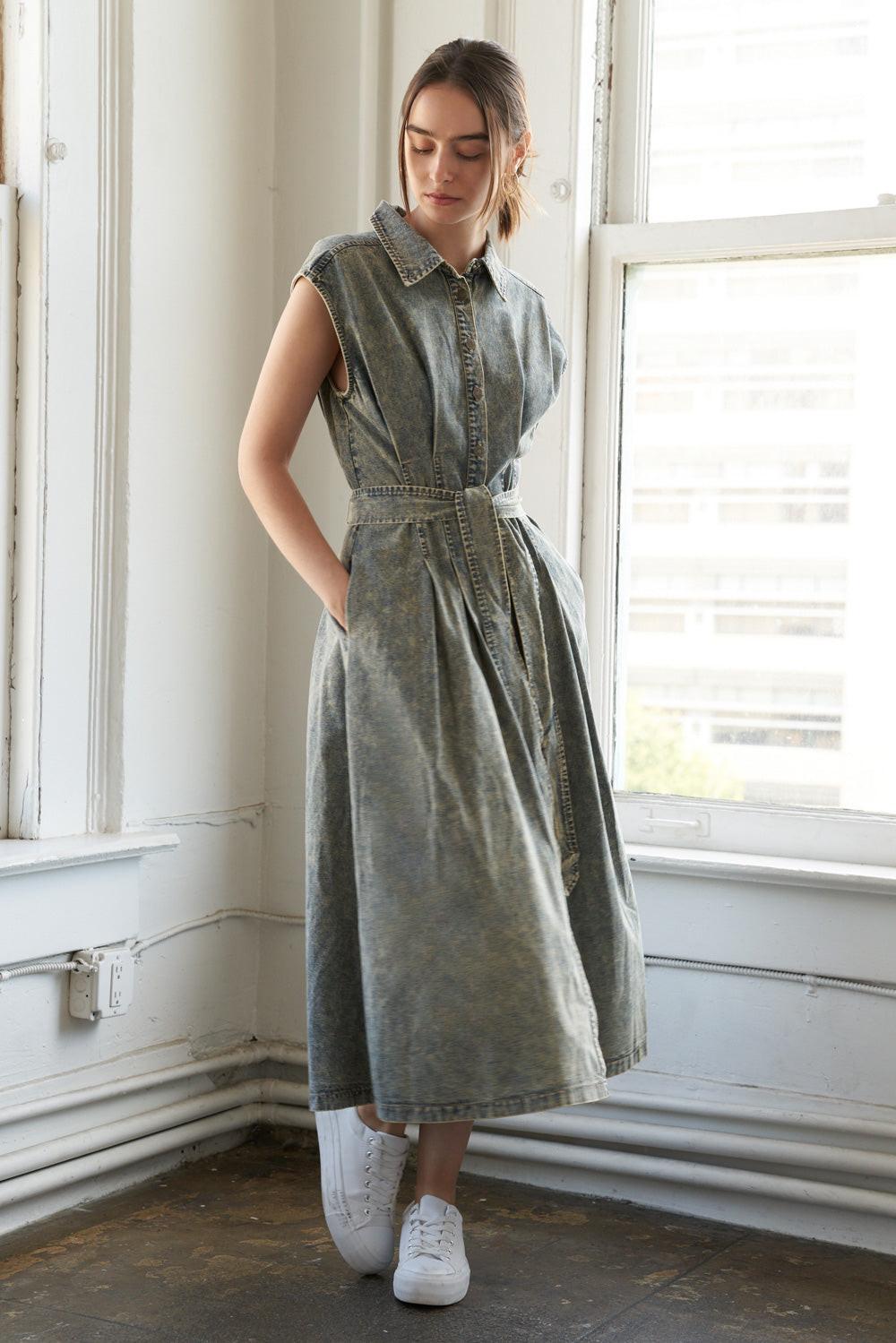SUNSHINE SQUEEZE DENIM MIDI DRESS - Glamourous Grace