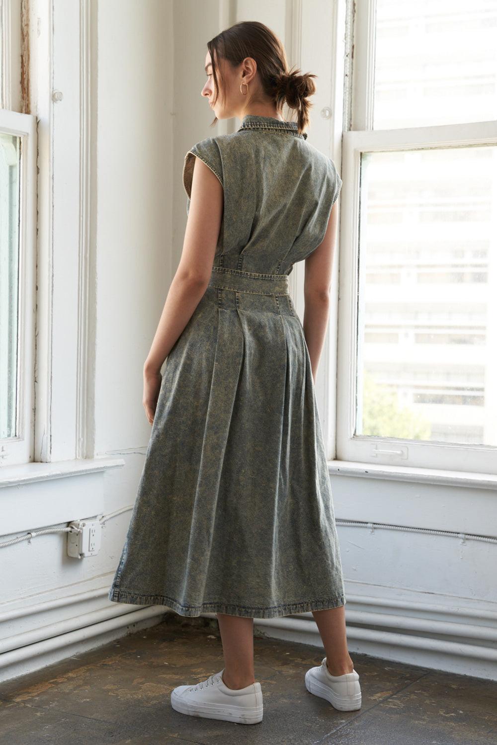 SUNSHINE SQUEEZE DENIM MIDI DRESS - Glamourous Grace