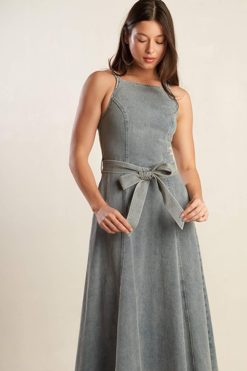 A DAY AT THE VINEYARD DENIM MIDI DRESS - Glamourous Grace