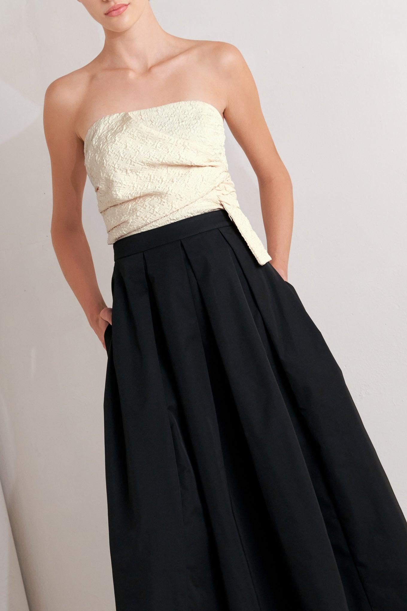 MONO BALLET WOVEN MIDI DRESS - Glamourous Grace