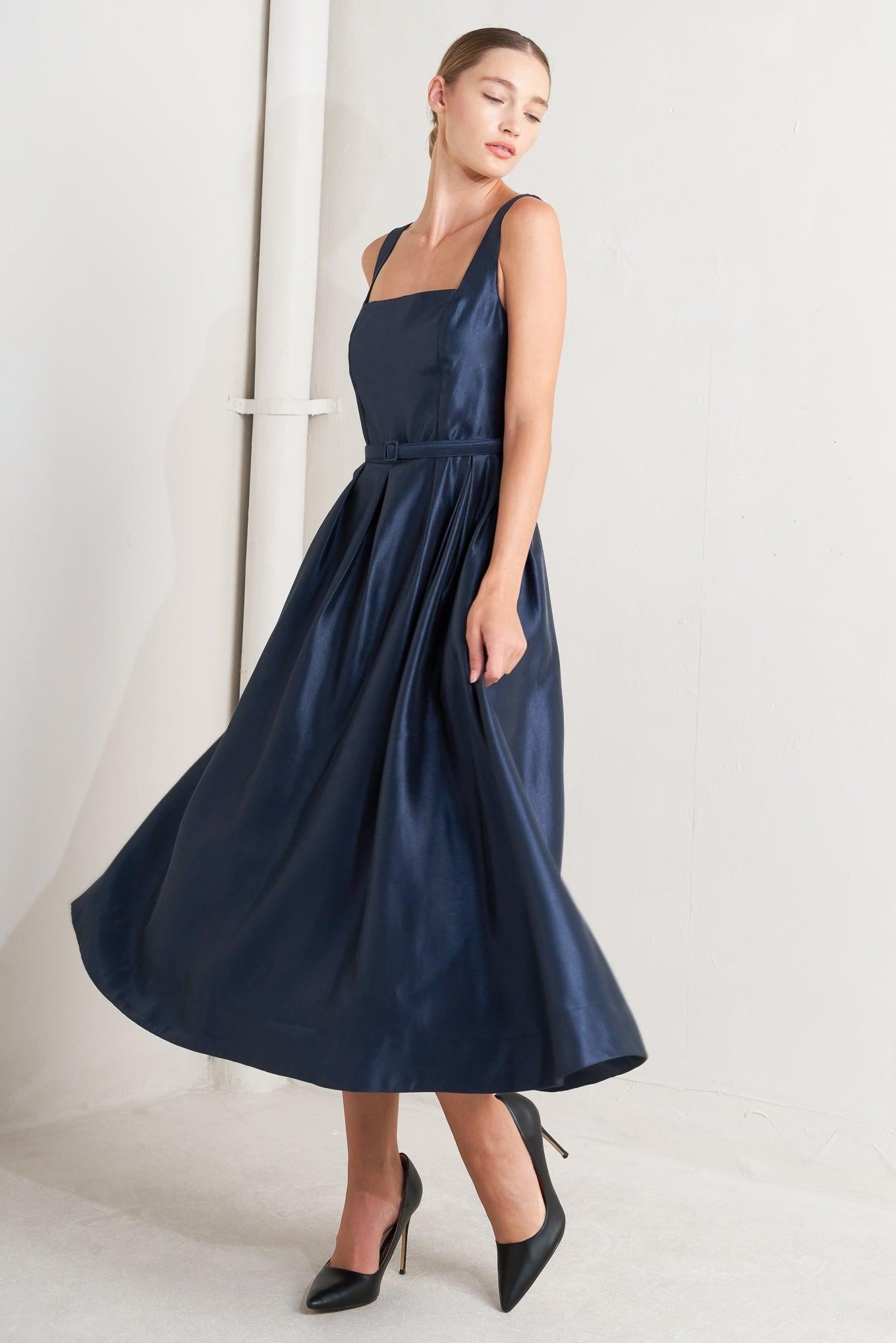 FEMME SILHOUETTE WOVEN MIDI DRESS - Glamourous Grace