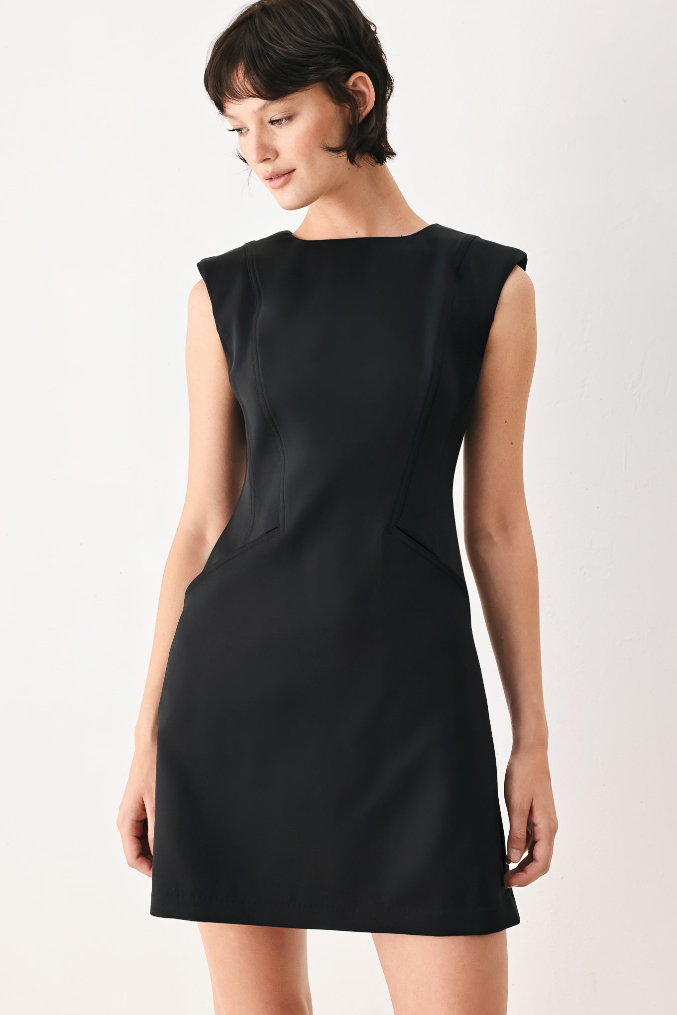 THE MODERN ICON WOVEN SHIFT DRESS - Glamourous Grace