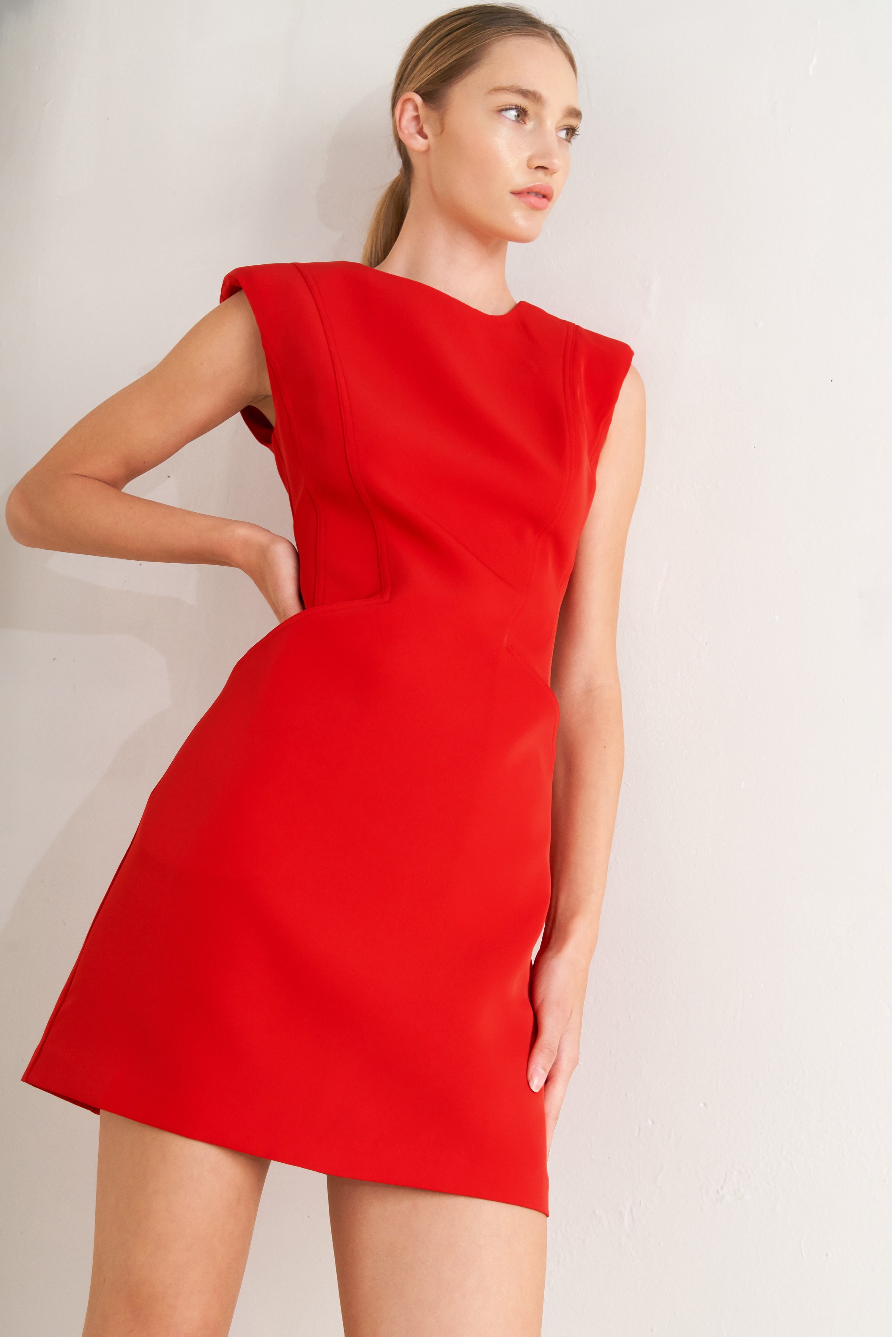 THE MODERN ICON WOVEN SHIFT DRESS - Glamourous Grace