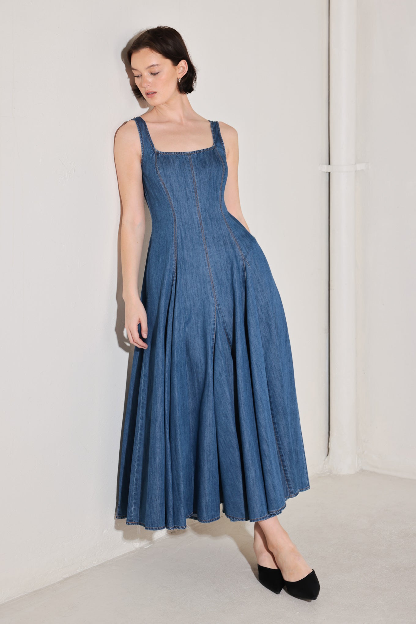 INDIGO SWAY DENIM MIDI DRESS - Glamourous Grace