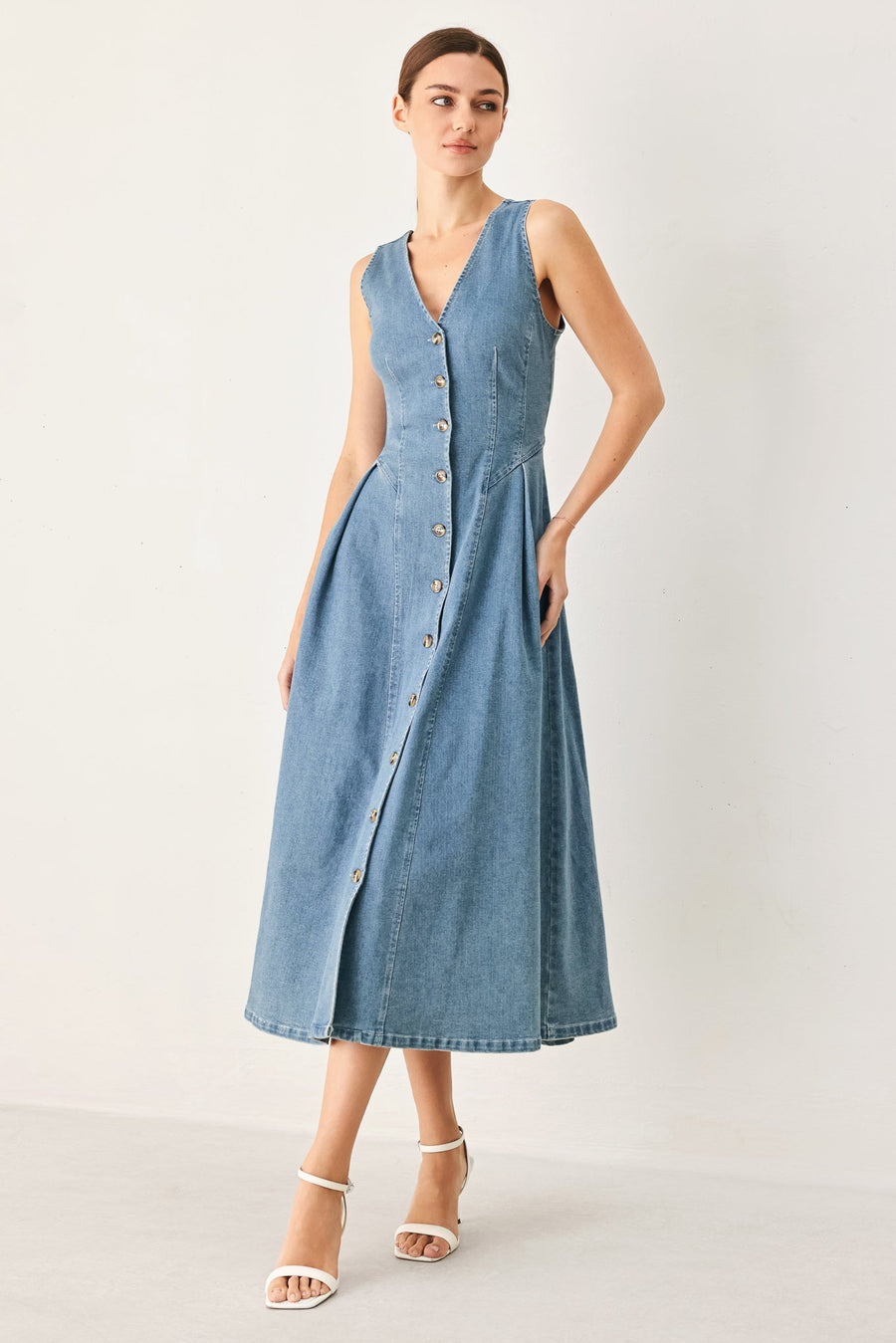 SWEETHEART V-NECK DENIM MIDI DRESS - Glamourous Grace
