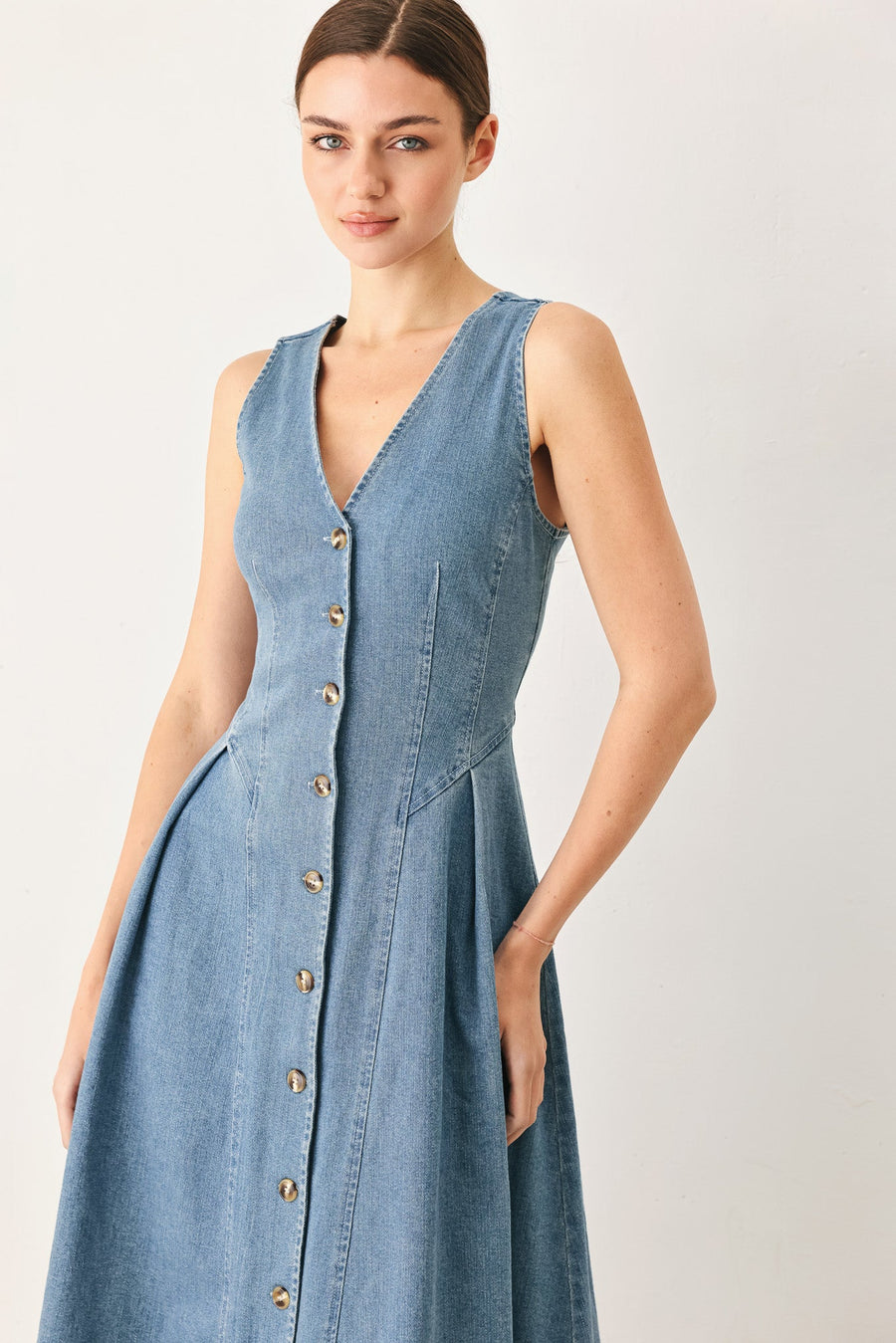 SWEETHEART V-NECK DENIM MIDI DRESS - Glamourous Grace