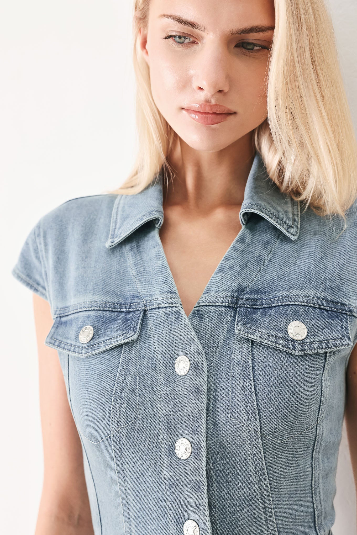 CLASSIC FLOW DENIM MIDI DRESS - Glamourous Grace