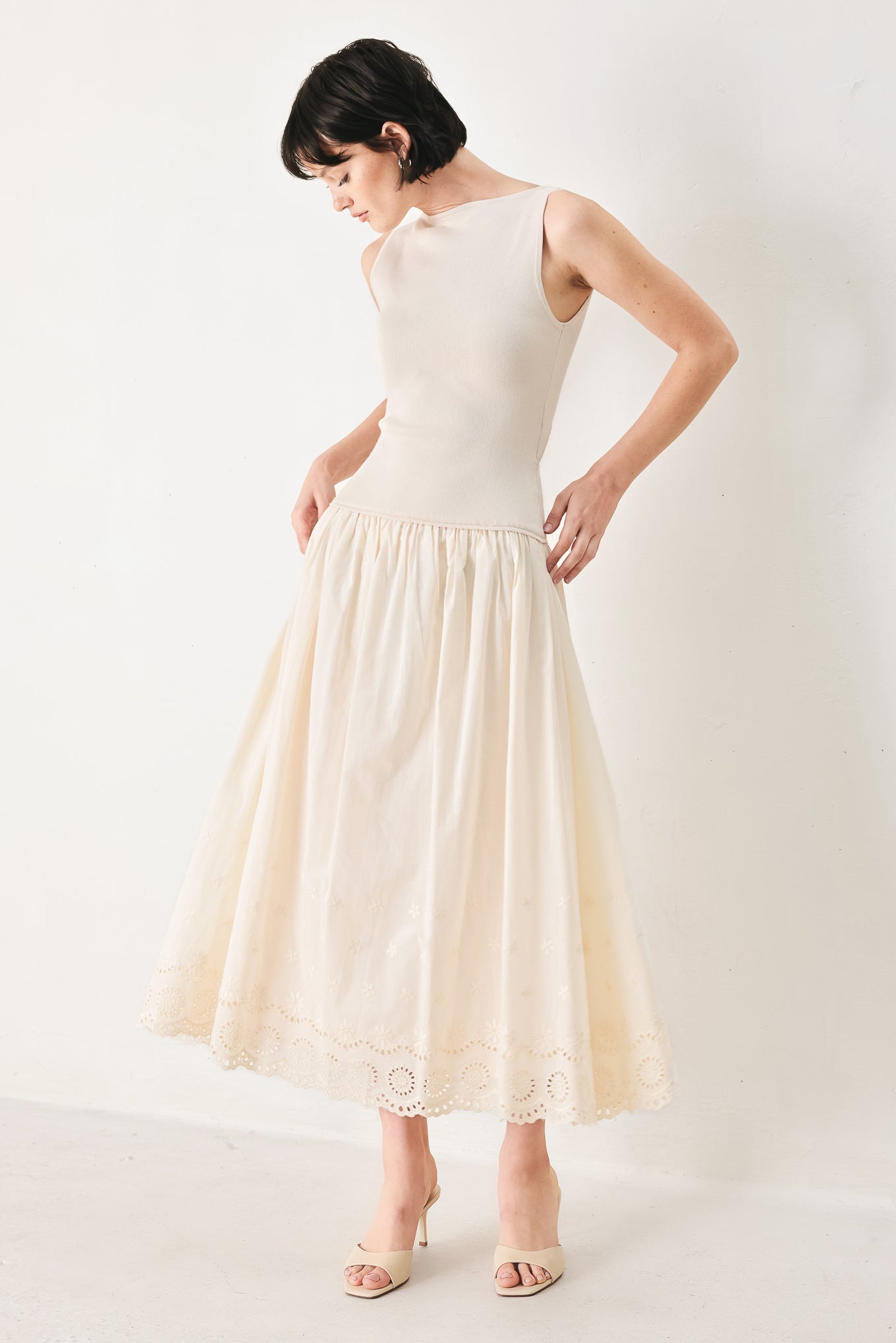 DAYDREAM THREAD MIDI DRESS - Glamourous Grace