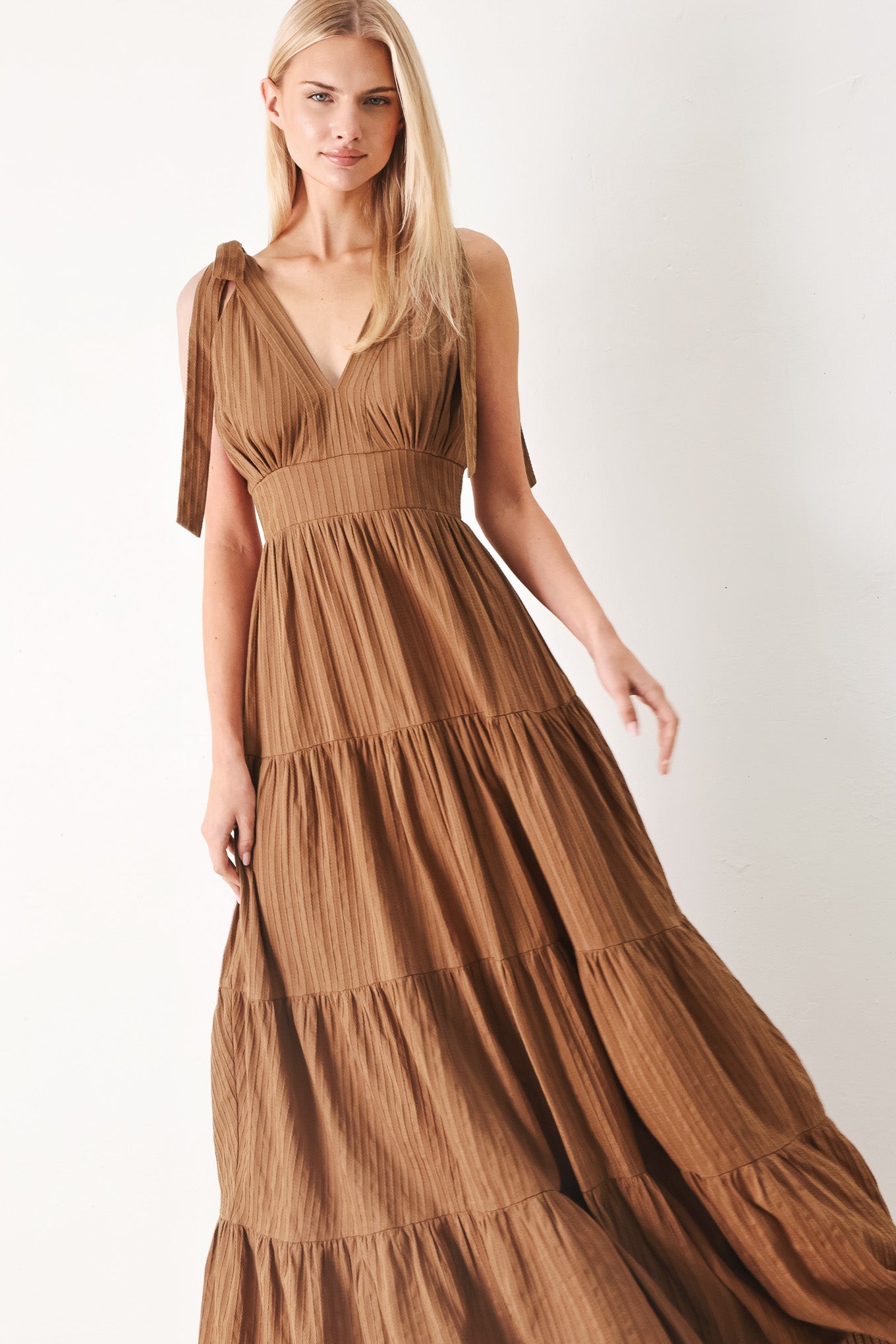 CALM BEAUTY WOVEN MAXI DRESS - Glamourous Grace