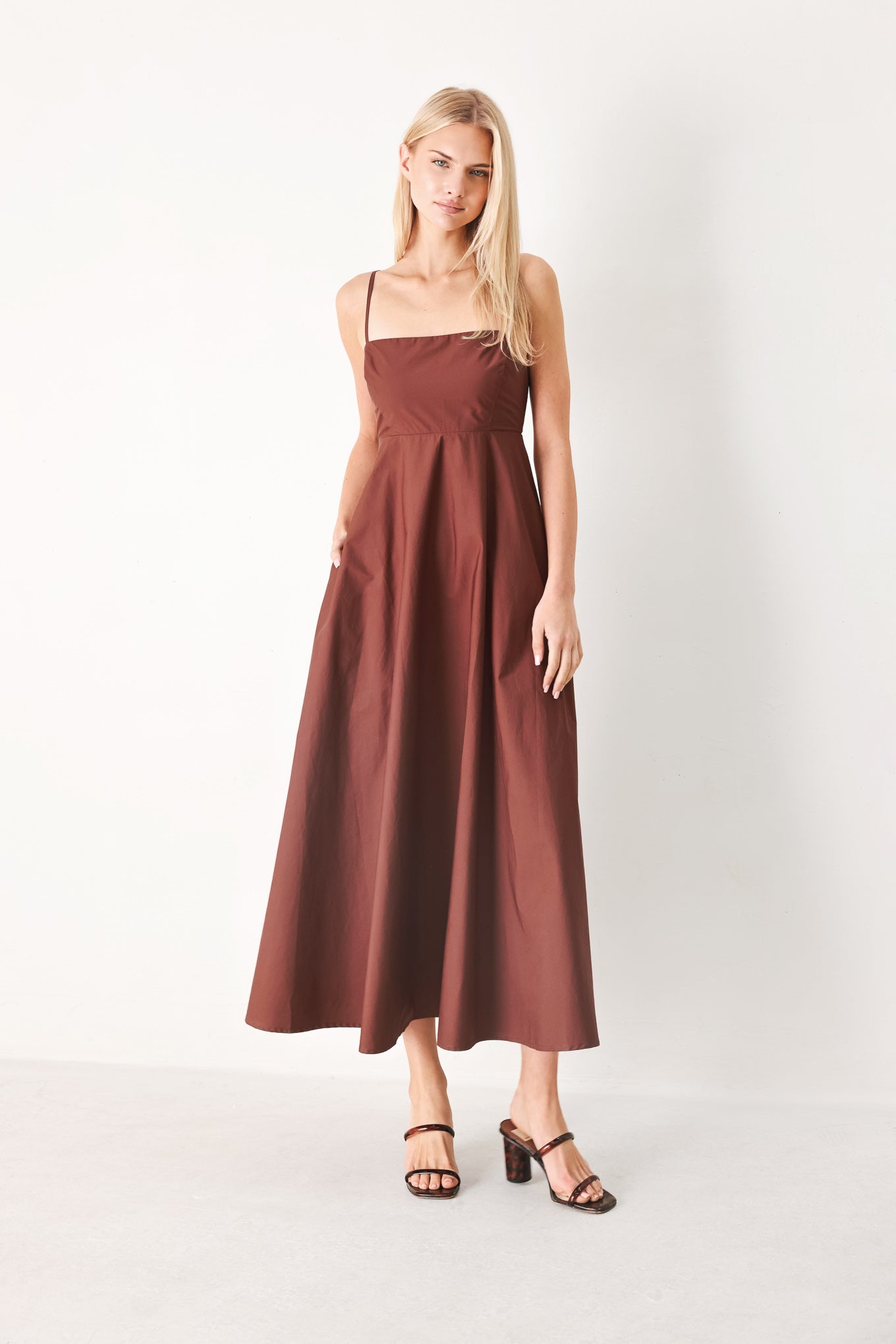 QUIET LUXE WOVEN MIDI DRESS - Glamourous Grace